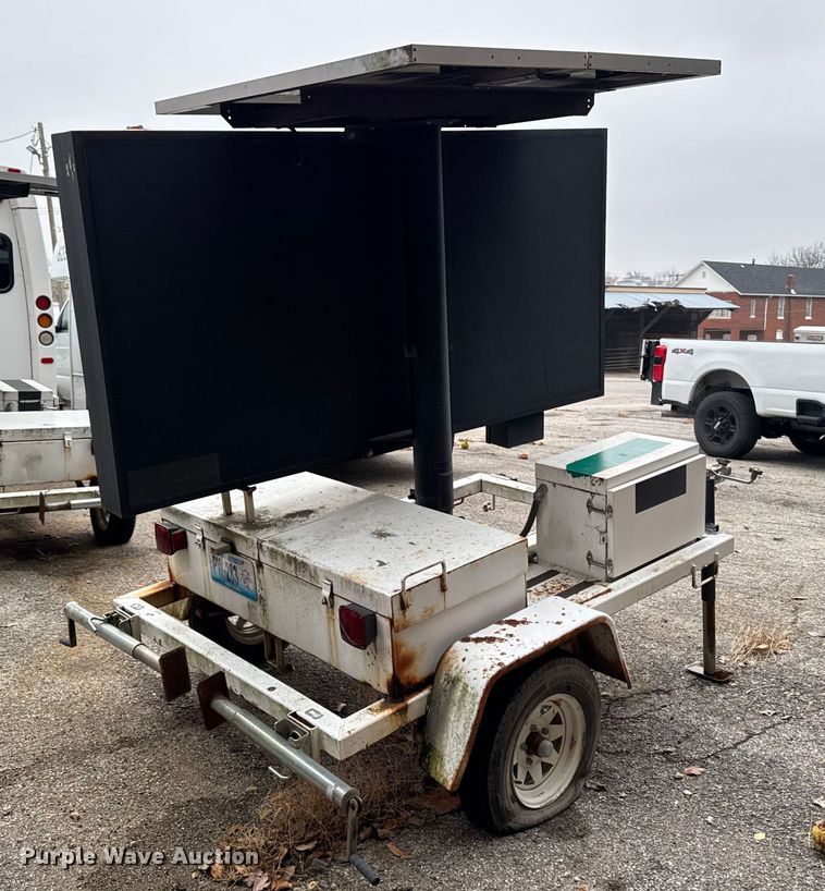 image for item EA2100 2005 American Signal message board trailer