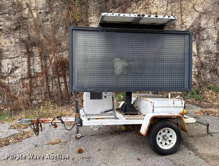 image for item EA2100 2005 American Signal message board trailer