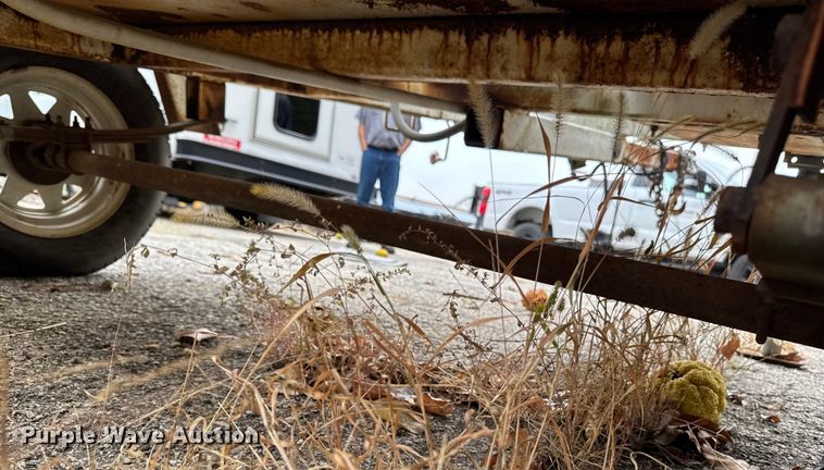 image for item EA2100 2005 American Signal message board trailer