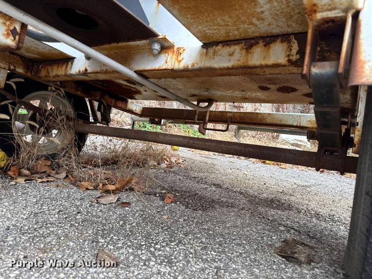 image for item EA2100 2005 American Signal message board trailer