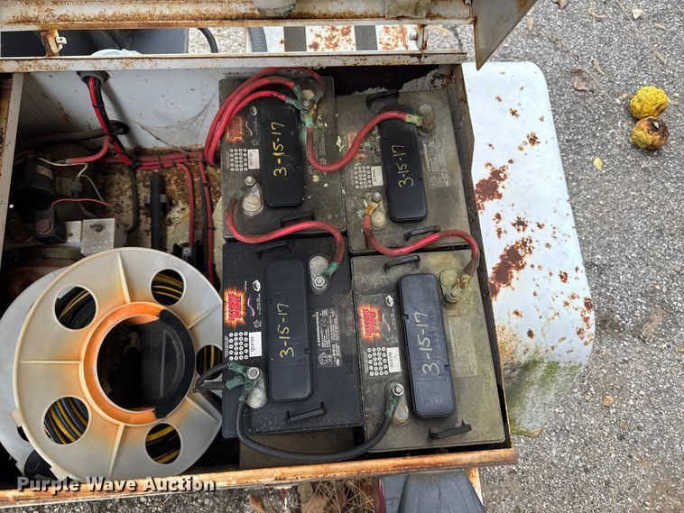 image for item EA2100 2005 American Signal message board trailer