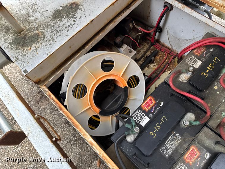 image for item EA2100 2005 American Signal message board trailer