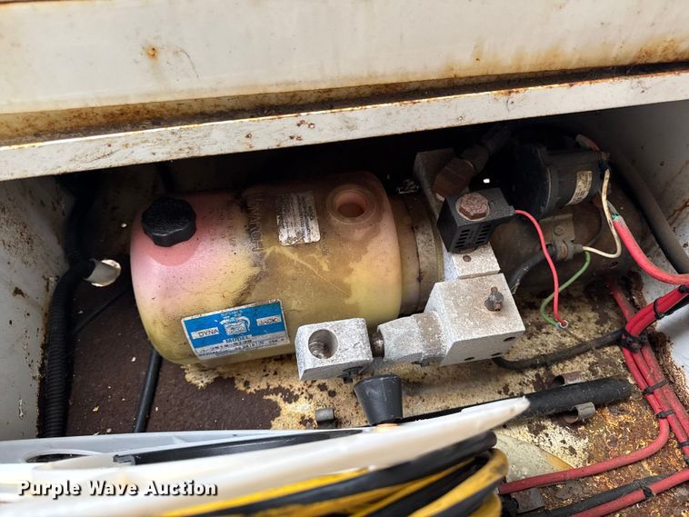 image for item EA2100 2005 American Signal message board trailer