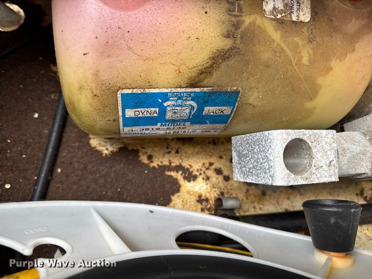 image for item EA2100 2005 American Signal message board trailer