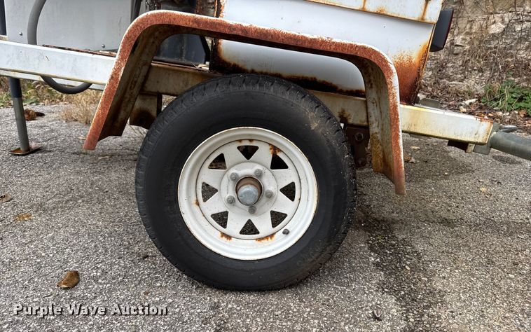 image for item EA2100 2005 American Signal message board trailer