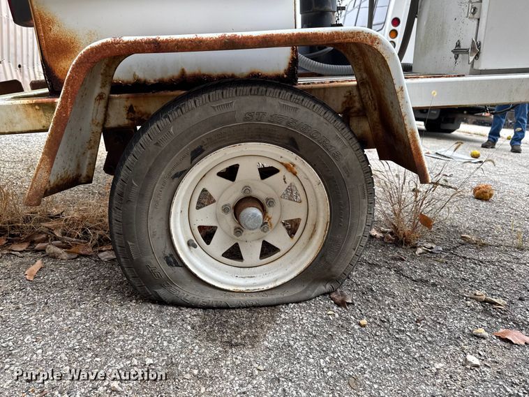 image for item EA2100 2005 American Signal message board trailer