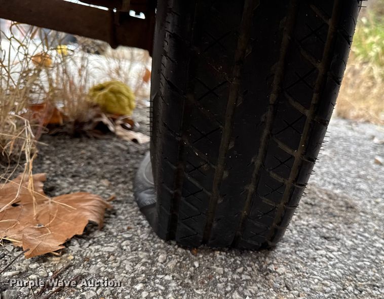 image for item EA2100 2005 American Signal message board trailer