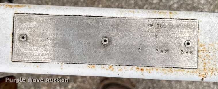 image for item EA2100 2005 American Signal message board trailer