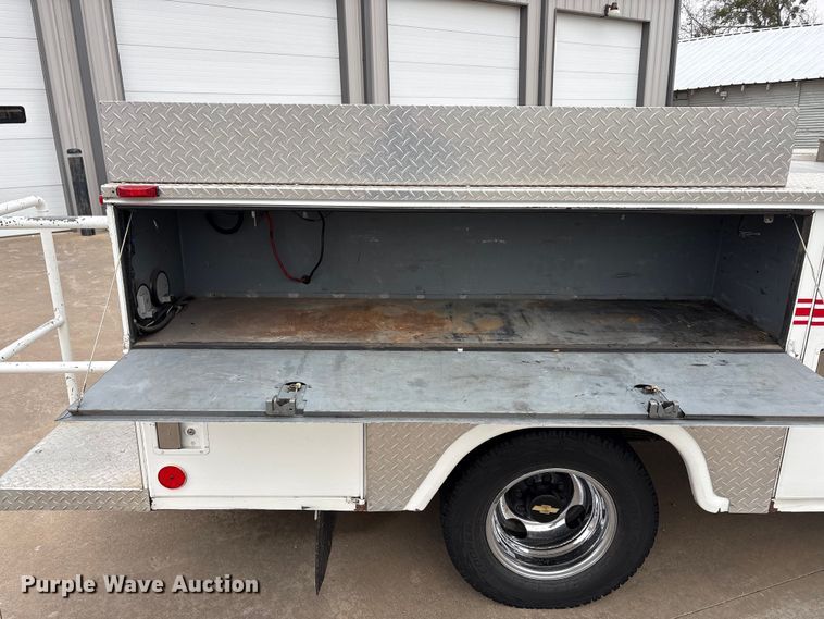 image for item EA7849 1994 Chevrolet GMT-400 rescue vehicle