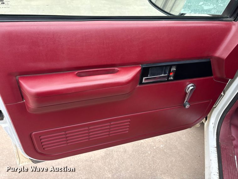 image for item EA7849 1994 Chevrolet GMT-400 rescue vehicle