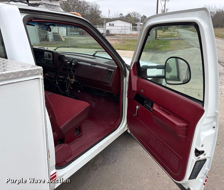 image for item EA7849 1994 Chevrolet GMT-400 rescue vehicle