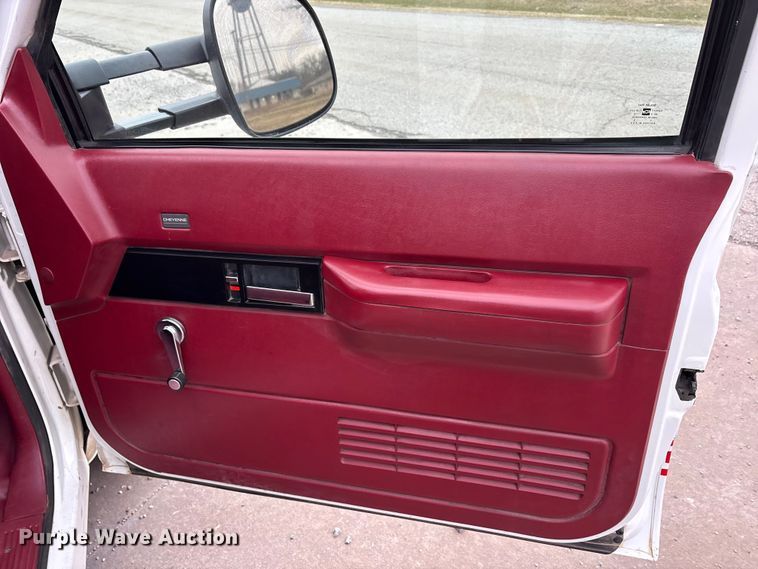 image for item EA7849 1994 Chevrolet GMT-400 rescue vehicle