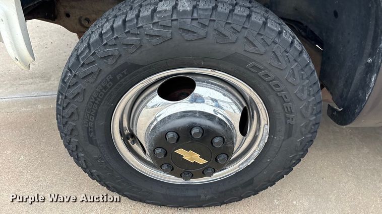 image for item EA7849 1994 Chevrolet GMT-400 rescue vehicle