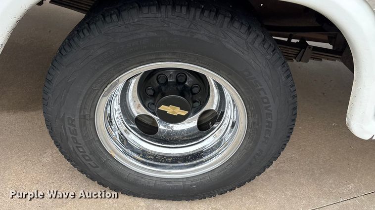 image for item EA7849 1994 Chevrolet GMT-400 rescue vehicle