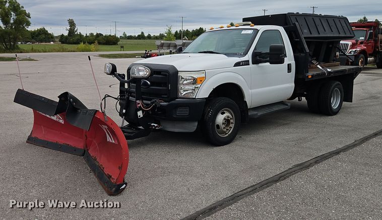 image for item EB8377 2012 Ford F350 flatbed pickup truck