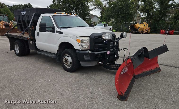 image for item EB8377 2012 Ford F350 flatbed pickup truck