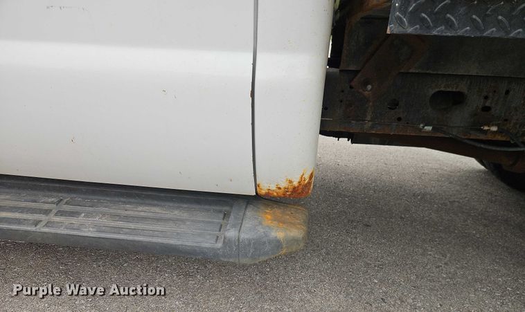 image for item EB8377 2012 Ford F350 flatbed pickup truck