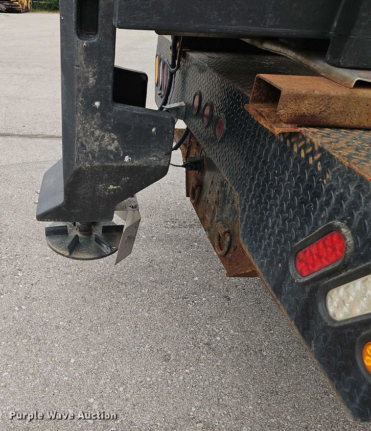 image for item EB8377 2012 Ford F350 flatbed pickup truck