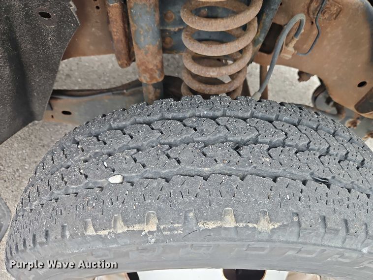 image for item EB8377 2012 Ford F350 flatbed pickup truck