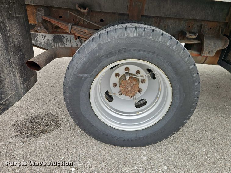 image for item EB8377 2012 Ford F350 flatbed pickup truck