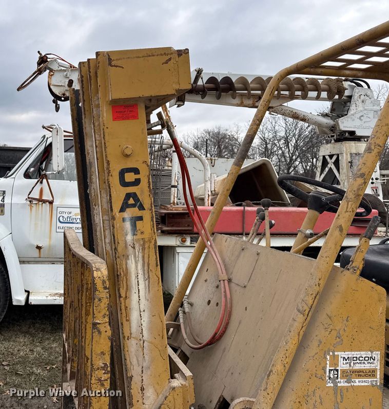 image for item EC4489 Caterpillar V50B forklift