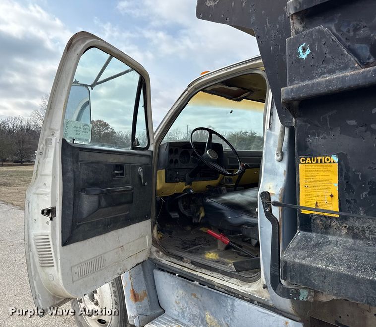 image for item EC4491 1984 GMC C7000 dump truck