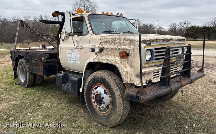 image for item EC4492 1988 Chevrolet C7 winch truck