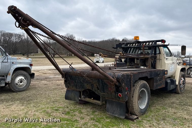 image for item EC4492 1988 Chevrolet C7 winch truck