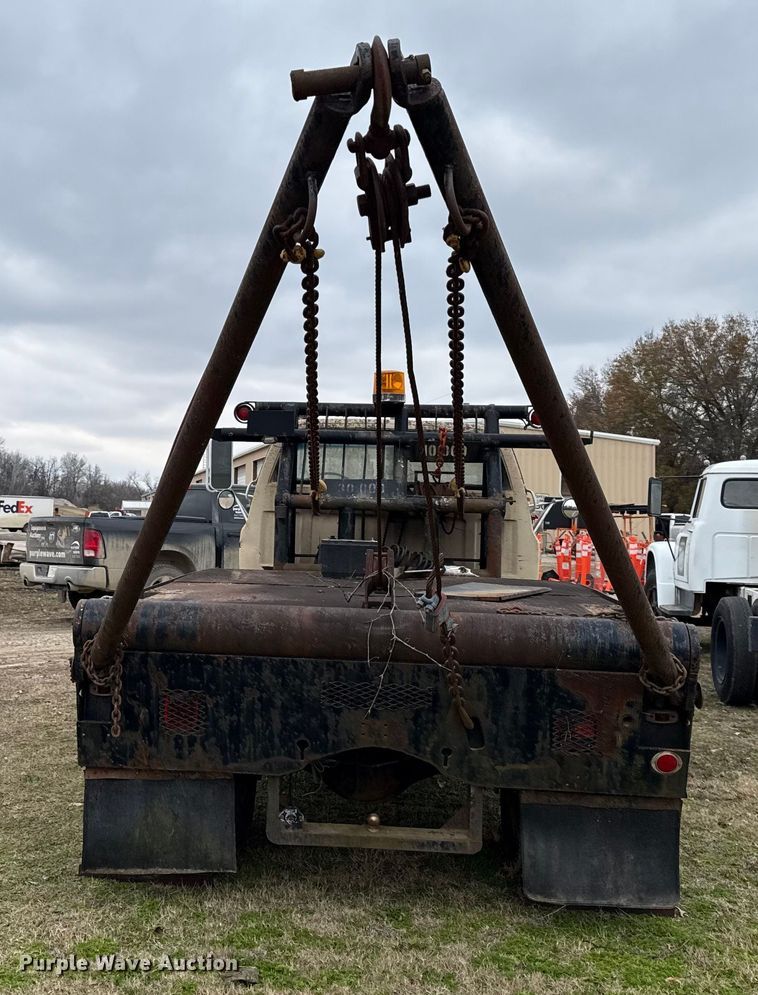 image for item EC4492 1988 Chevrolet C7 winch truck