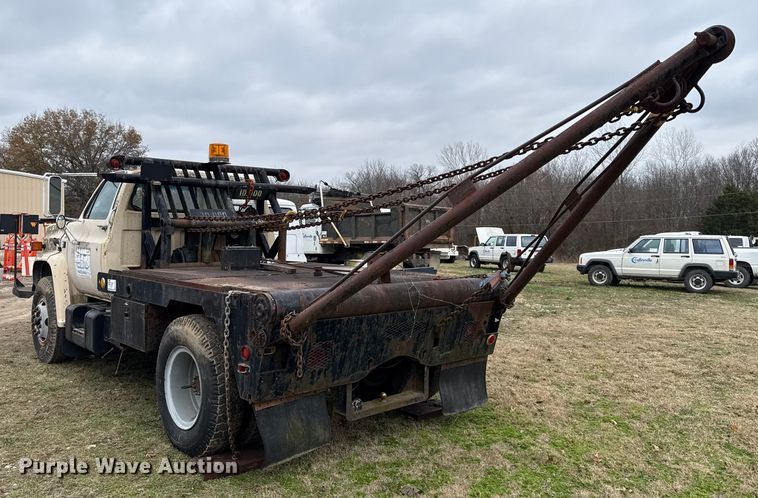 image for item EC4492 1988 Chevrolet C7 winch truck