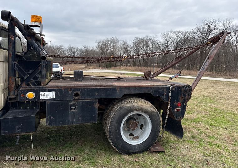 image for item EC4492 1988 Chevrolet C7 winch truck