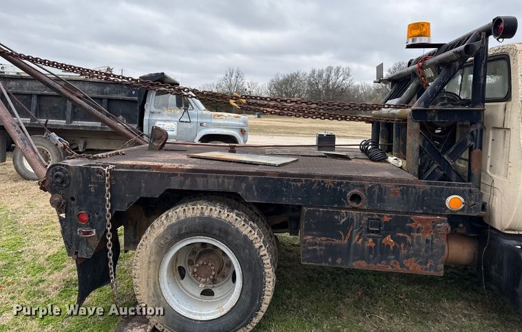 image for item EC4492 1988 Chevrolet C7 winch truck