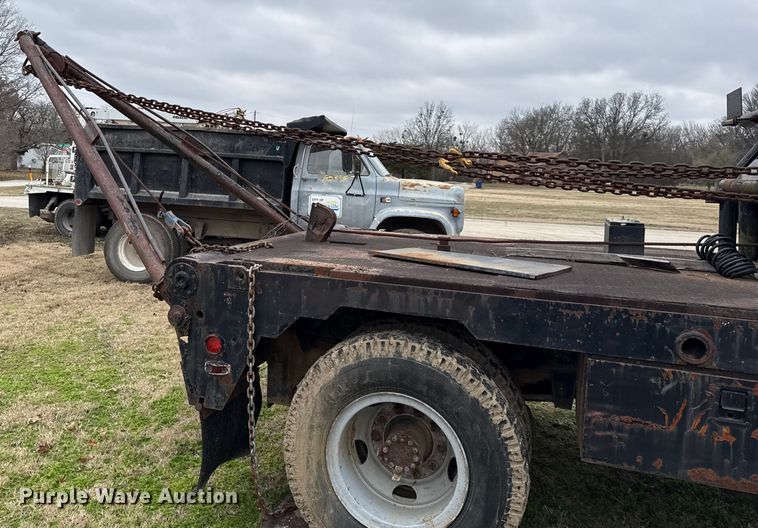 image for item EC4492 1988 Chevrolet C7 winch truck