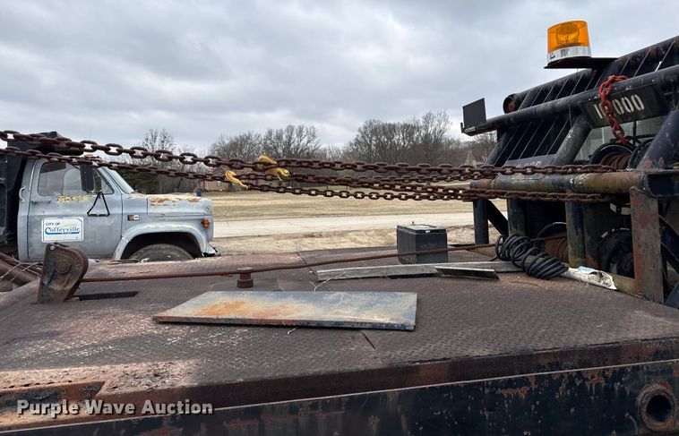 image for item EC4492 1988 Chevrolet C7 winch truck