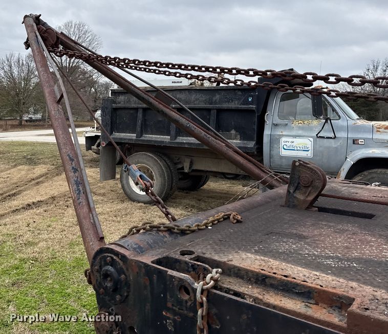 image for item EC4492 1988 Chevrolet C7 winch truck