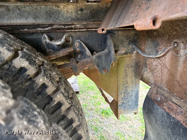 image for item EC4492 1988 Chevrolet C7 winch truck