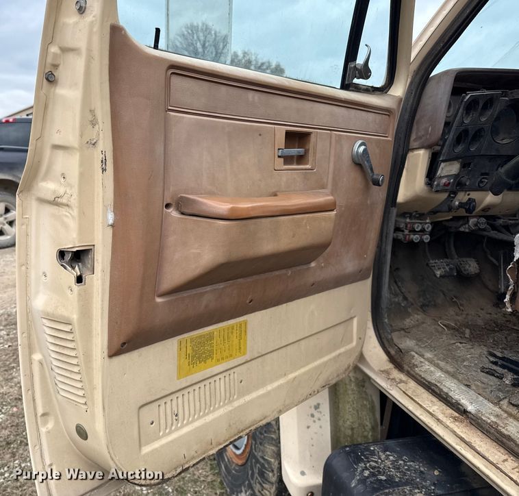 image for item EC4492 1988 Chevrolet C7 winch truck