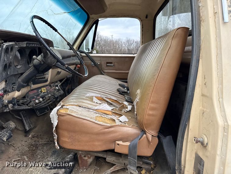 image for item EC4492 1988 Chevrolet C7 winch truck