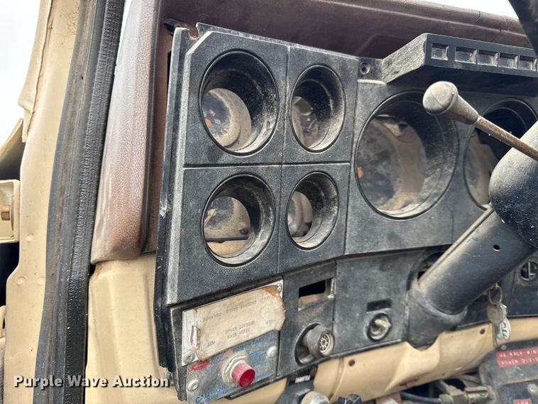 image for item EC4492 1988 Chevrolet C7 winch truck