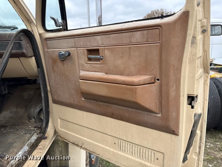 image for item EC4492 1988 Chevrolet C7 winch truck