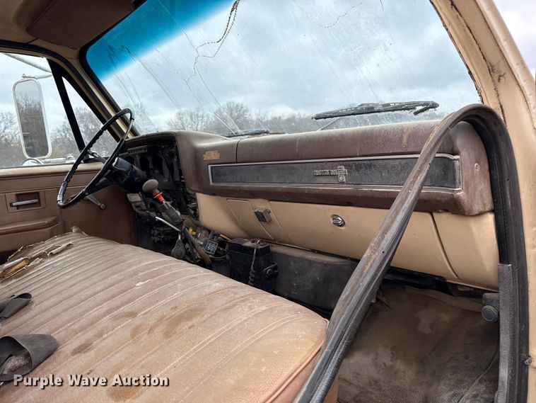 image for item EC4492 1988 Chevrolet C7 winch truck