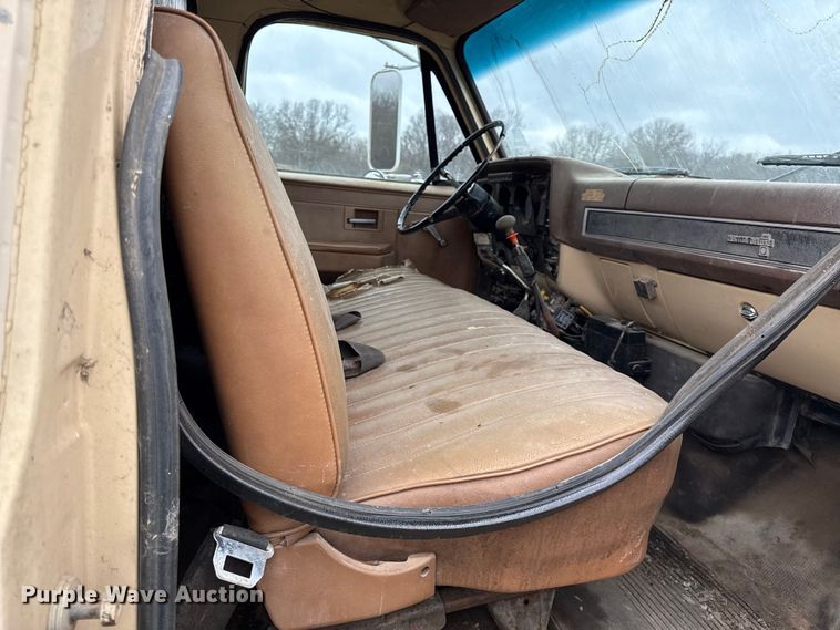 image for item EC4492 1988 Chevrolet C7 winch truck