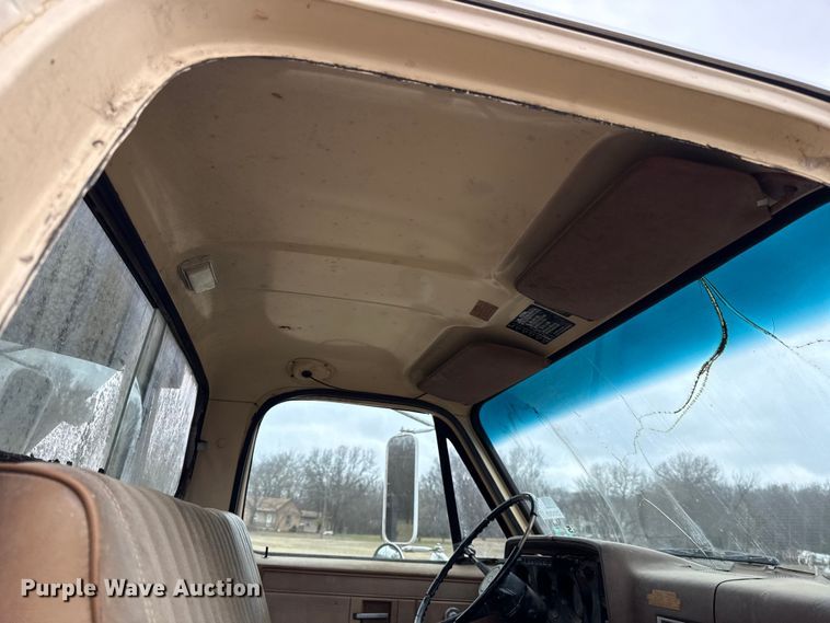 image for item EC4492 1988 Chevrolet C7 winch truck