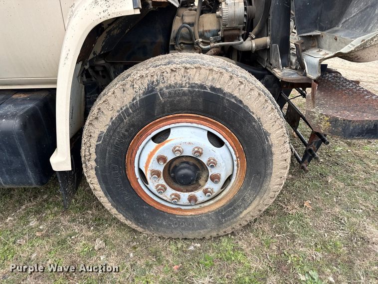 image for item EC4492 1988 Chevrolet C7 winch truck