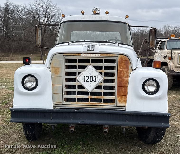 image for item EC4493 1978 International Loadstar 1600 truck cab and chassis