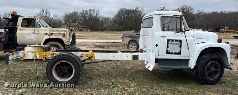image for item EC4493 1978 International Loadstar 1600 truck cab and chassis