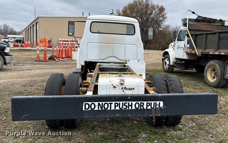 image for item EC4493 1978 International Loadstar 1600 truck cab and chassis