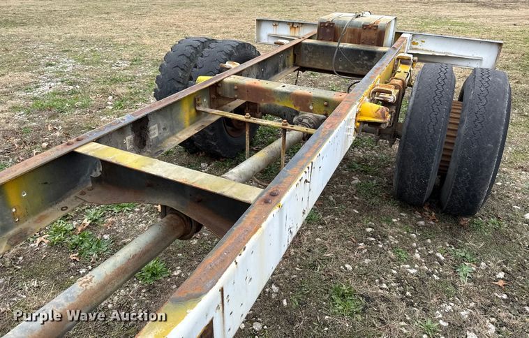 image for item EC4493 1978 International Loadstar 1600 truck cab and chassis