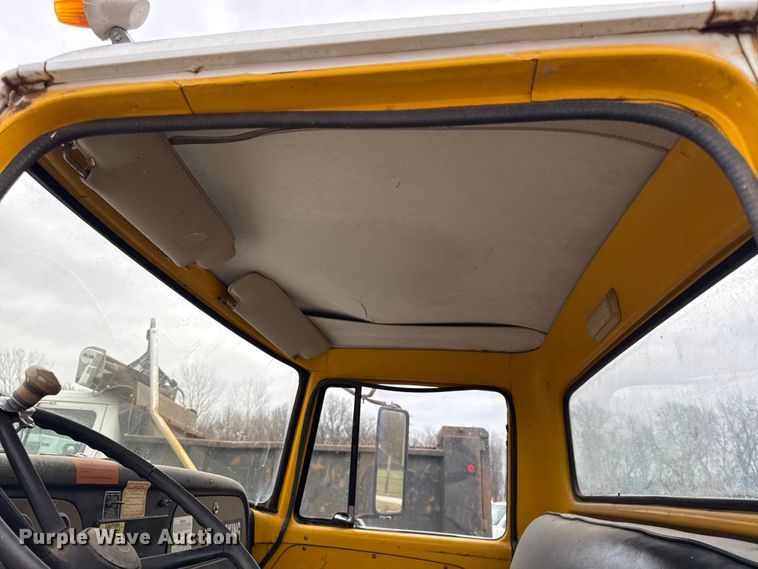 image for item EC4493 1978 International Loadstar 1600 truck cab and chassis