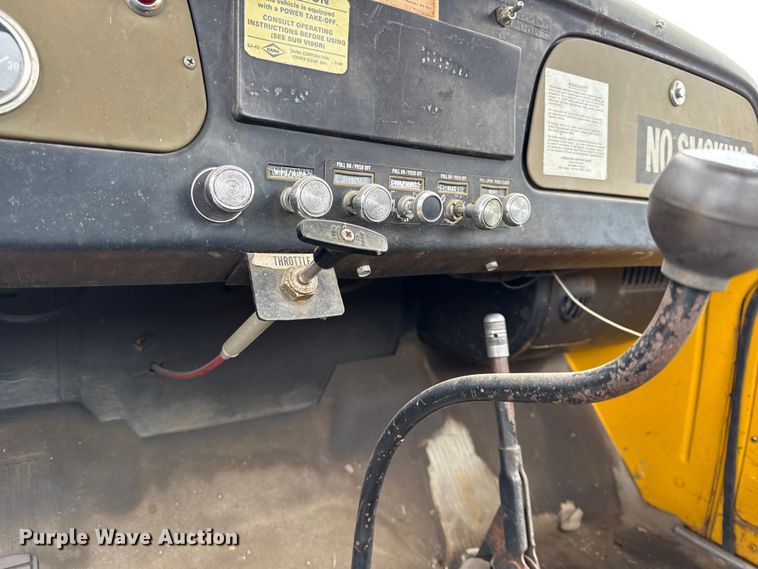 image for item EC4493 1978 International Loadstar 1600 truck cab and chassis